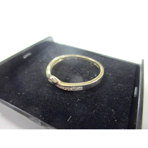 2290 - A 12 stone channel cut wishbone yellow gold diamond rin.