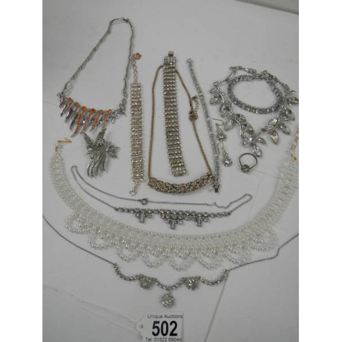 502 - 14 items of interesting jewellery including necklaces.