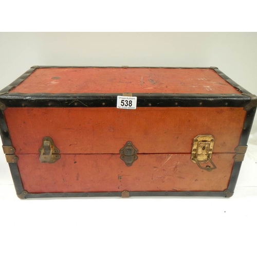 538 - An small travel trunk containing drawers, 20.5'' (50cm) x 10'' (25cm) x 10'' (25cm).