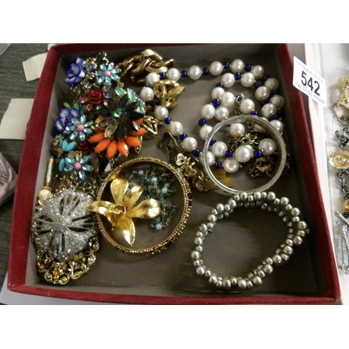 542 - A large quantity of 1970's and vintage jewellery including old paste and marcasite etc., in excess o... 