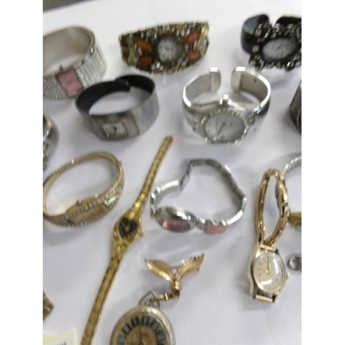 550 - Approximately 30 assorted ladies wrist watches.