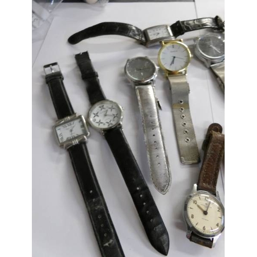 551 - Approximately 25 assorted wrist watches.