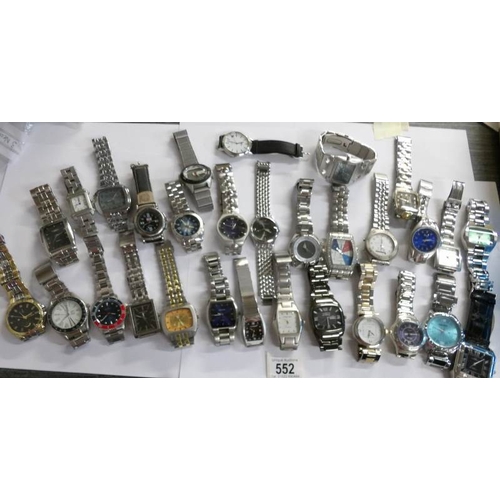 552 - Approximately 30 assorted gent's wristwatches.