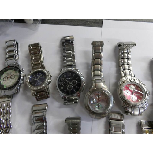 554 - 20 assorted gent's chronograph wristwatches.