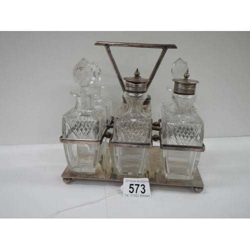 573 - A good 6 bottle cruet in good condition.