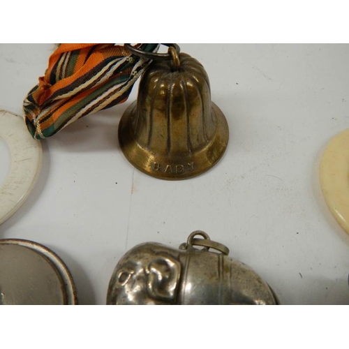 580 - 4 vintage baby teething bells and 2 other baby bells.