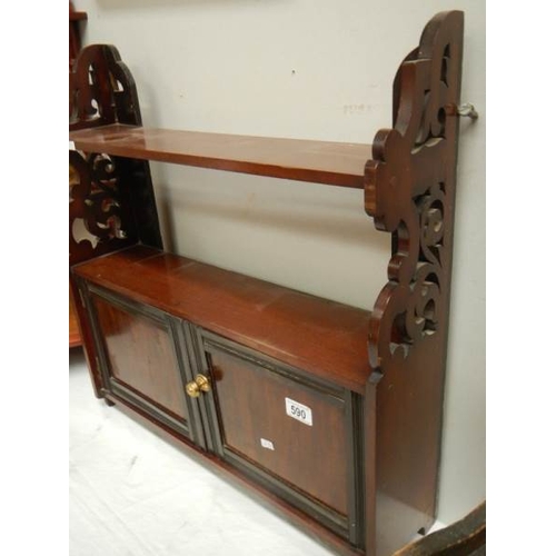 590 - A good mahogany 2 door wall hanging cabinet in good condition.