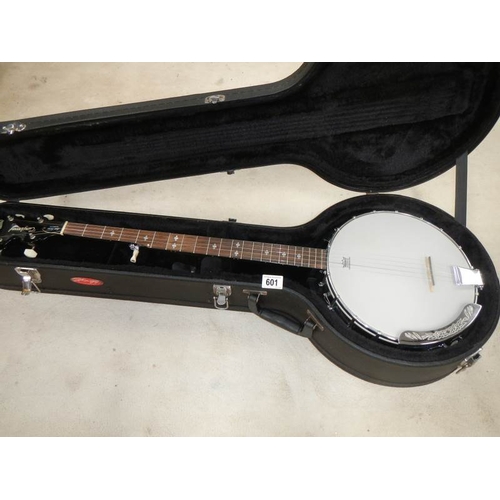 601 - A Union Series TB18DLX-G 5 string banjo, made by Tanglewood.