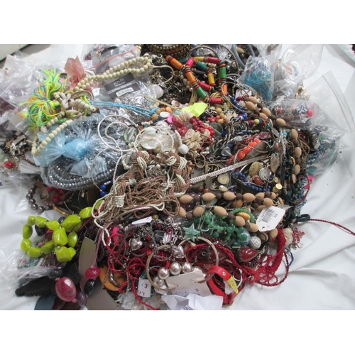 611 - A very large collection of unsorted costume jewellery, (crate not included)