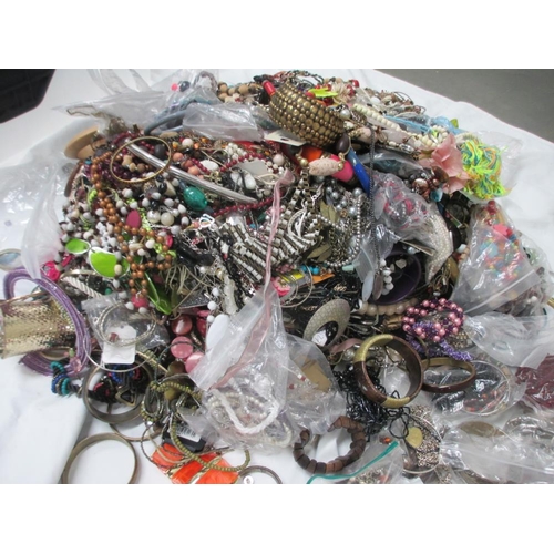 611 - A very large collection of unsorted costume jewellery, (crate not included)