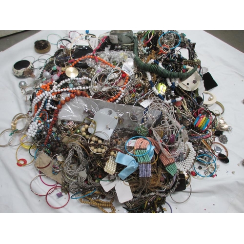 612 - A very large collection of unsorted costume jewellery, (crate not included)