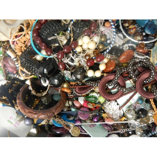 628 - A very large collection of unsorted costume jewellery (crate not included)