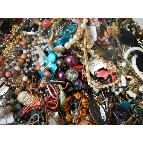 628 - A very large collection of unsorted costume jewellery (crate not included)