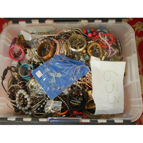 633 - A very large collection of unsorted costume jewellery (crate not included)