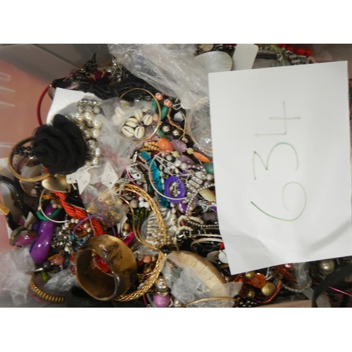 634 - A very large collection of unsorted costume jewellery  (crate not included)