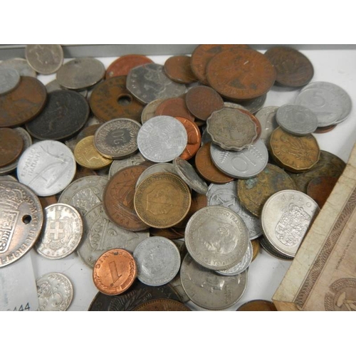 661 - A mixed lot of old coins and bank notes.