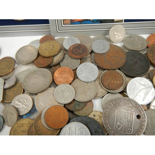 661 - A mixed lot of old coins and bank notes.