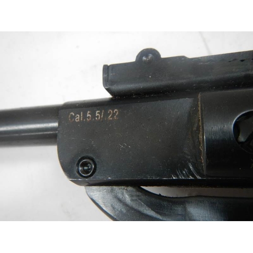 665 - A good air rifle with sight marked SMK (Sport Marketing)