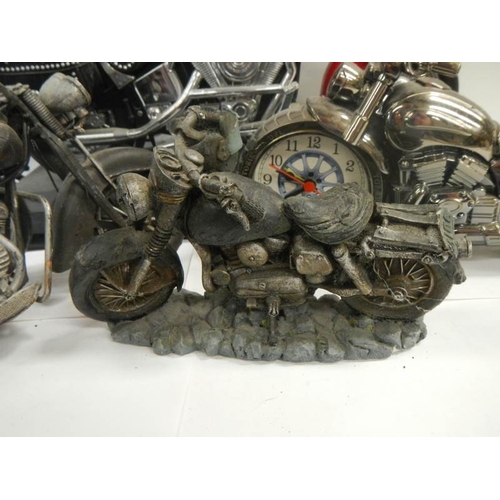 715 - 4 good model motor cycles including Harley Davidson.