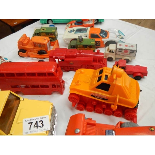 743 - A box of plastic and metal toy vehicles.