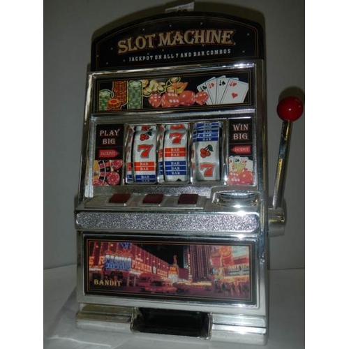 760 - A vintage slot machine.