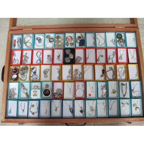 636 - A display case containing in excess of 60 pieces of mainly silver pendants, rings, bracelets etc., (... 