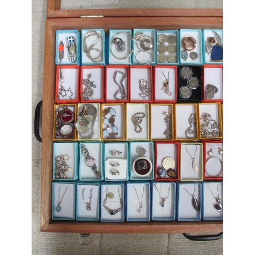 636 - A display case containing in excess of 60 pieces of mainly silver pendants, rings, bracelets etc., (... 