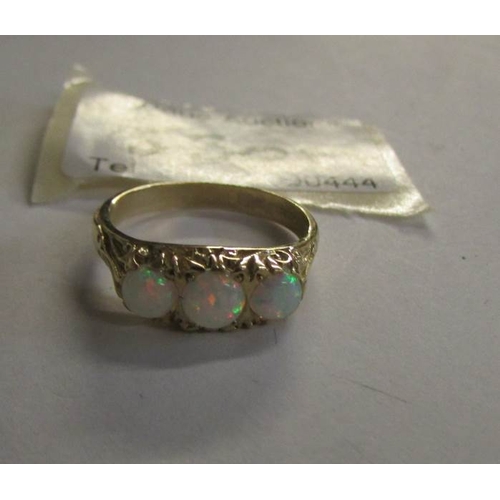 530M - A 3 stone opal ring set in 9ct yellow gold.