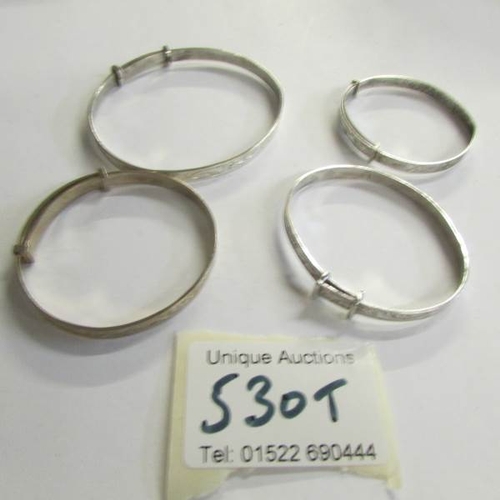 530T - 4 silver bangles.