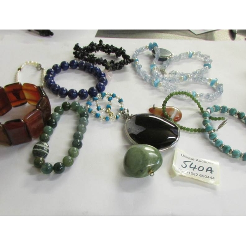 540A - A mixed lot of stone pendants and bracelets.