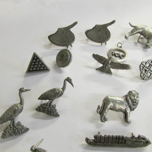 540E - A mixed lot of pin badges including animals.