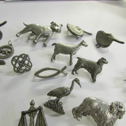 540E - A mixed lot of pin badges including animals.