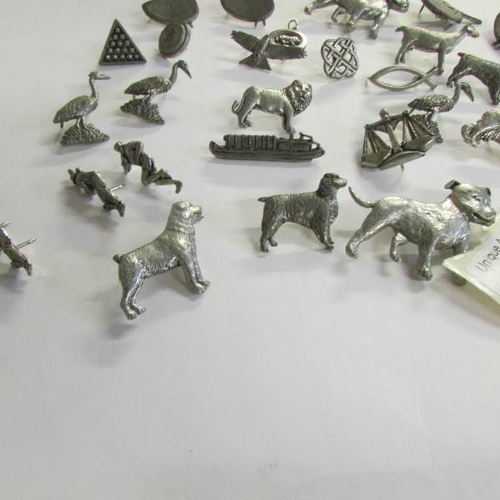 540E - A mixed lot of pin badges including animals.