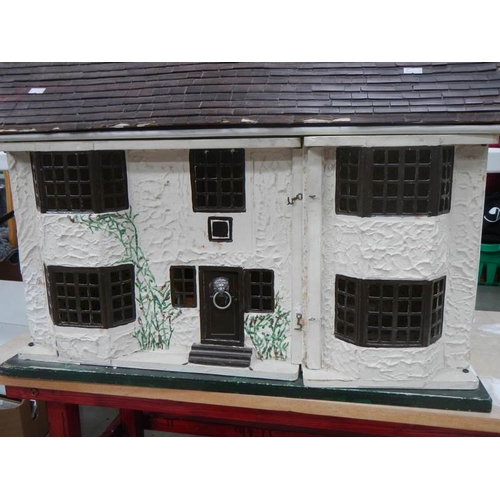 791 - An old wooden dolls house, 27'' x 20''