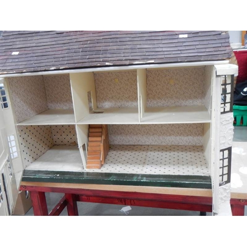 791 - An old wooden dolls house, 27'' x 20''