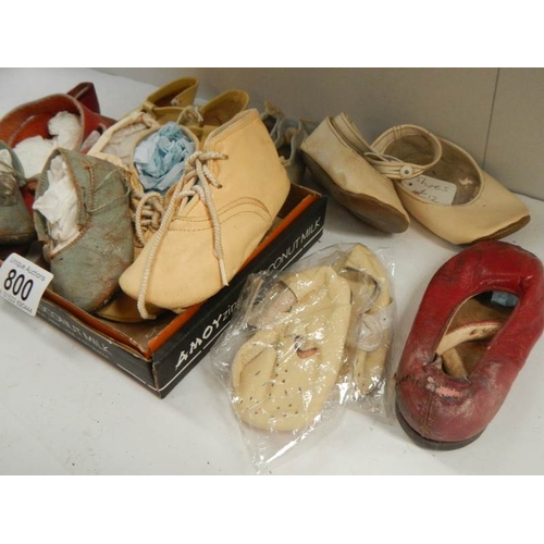 800 - A quantity of vintage dolls shoes.