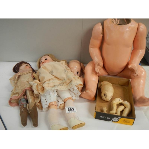 802 - A mixed lot of assorted doll parts.