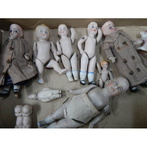 813 - 6 small old porcelain dolls and other items.