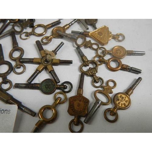 681 - A large lot of late 19th / early 20th century pocket watch keys (approximately 37).