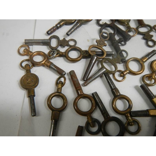 681 - A large lot of late 19th / early 20th century pocket watch keys (approximately 37).