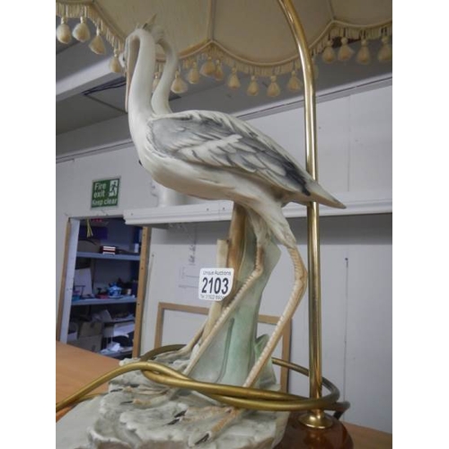 2103 - A good quality mid - late 20th century Capodimonte table lamp being figures of storks, 31'' tall a/f