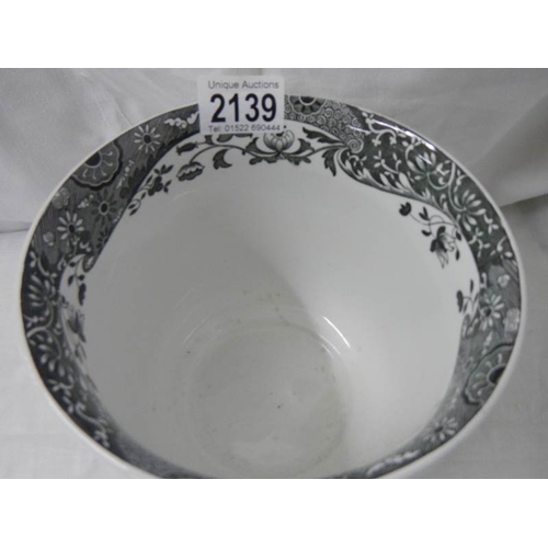 2139 - A mid 20th centure Spode jardiniere, 7'' diameter x 6'' tall.