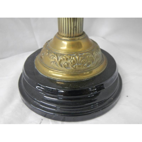 2216 - A Victorian oil lamp in good condition.