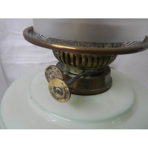 2216 - A Victorian oil lamp in good condition.