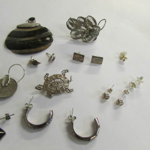 2061 - 7 pairs of vintage ear studs, 3 further pairs, 2 silver brooches, 2 silver pendants, 14 in total.