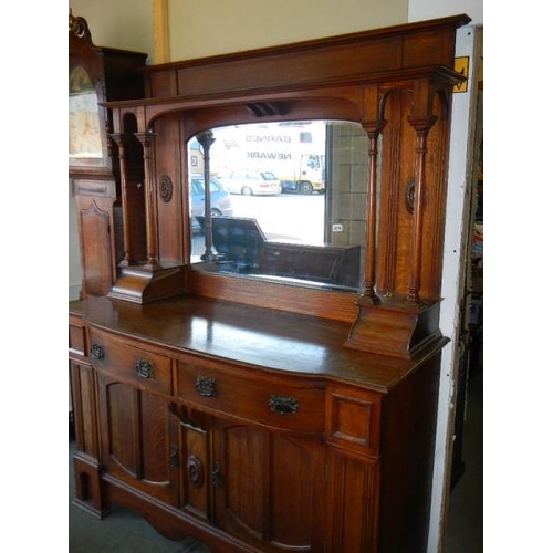 2276 - An early 20th century oak mirror back dresser in good order.