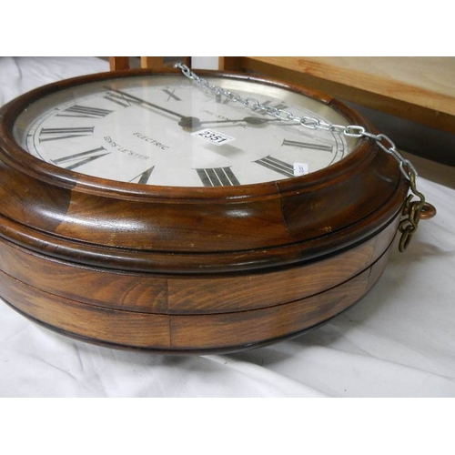 2351 - A double sided battery operated clock, marked Gent's, Leicester.