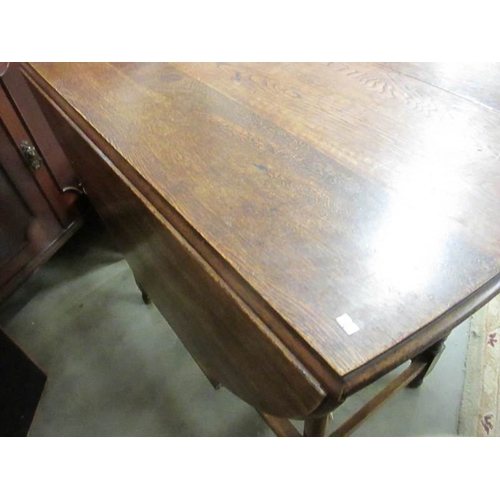 2398 - A mid 20th century oval oak gate leg table.