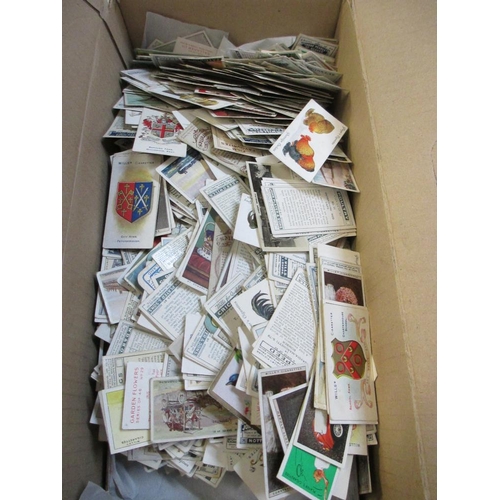 2607 - Approximately 2000 cigarette cards from a variety of manufacturers including Players, Wills, Gallahe... 