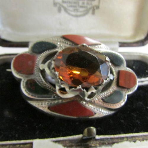 2474 - A Scottish brooch set with coloured agate stones in silver, circa 1940/50's